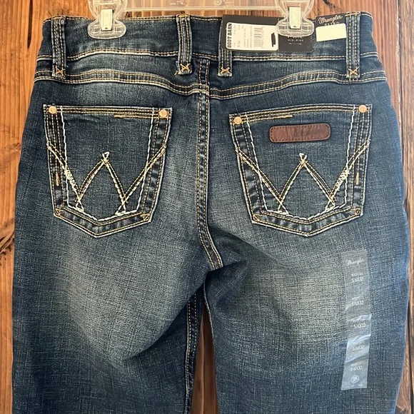 NWT Women’s Wrangler Retro Boot Cut Jeans - Picture 4 of 6